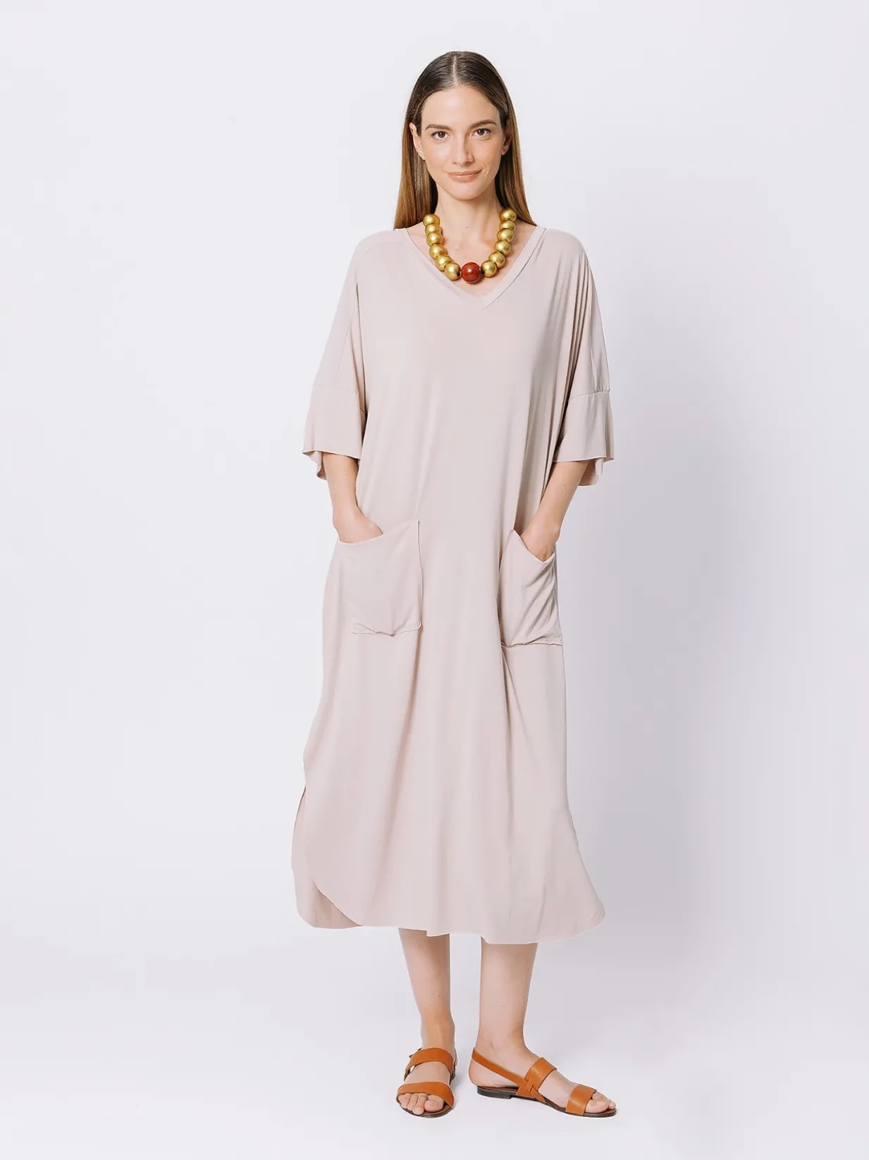 Abito over con inserti di chiffon