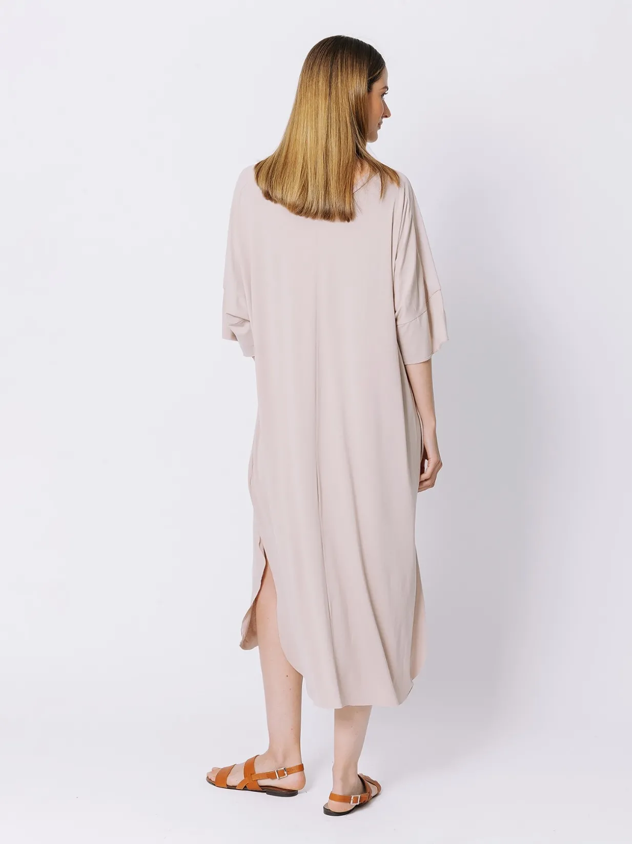 Abito over con inserti di chiffon