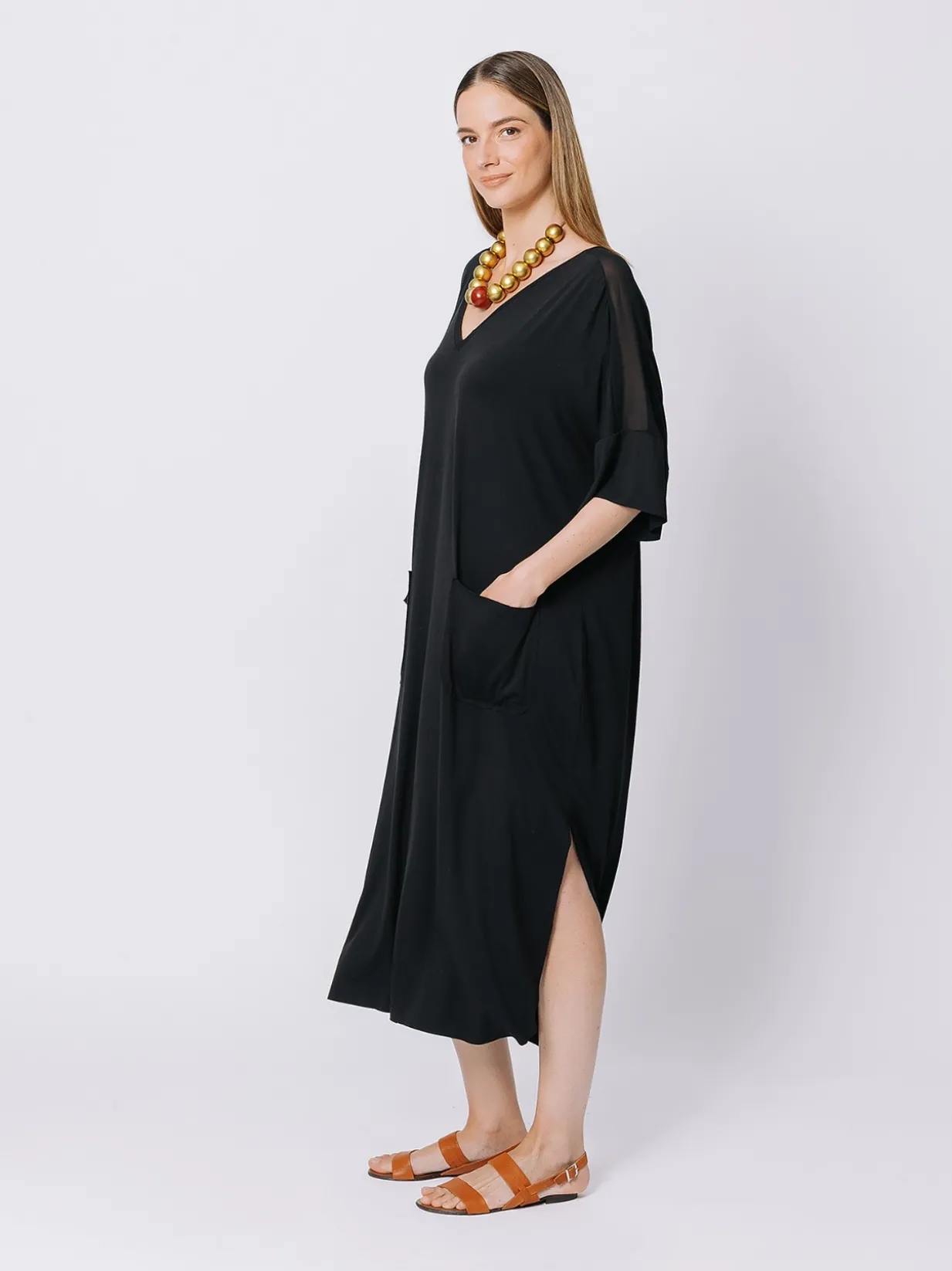 Abito over con inserti di chiffon