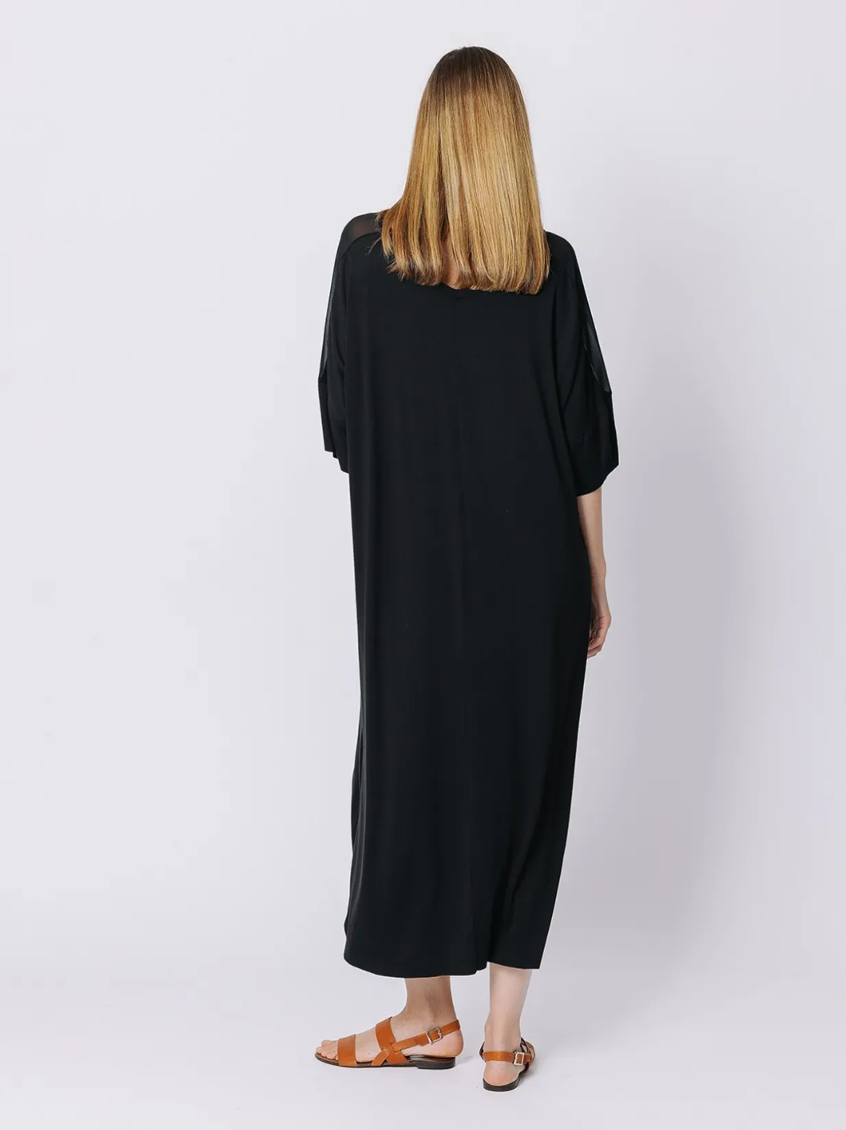 Abito over con inserti di chiffon