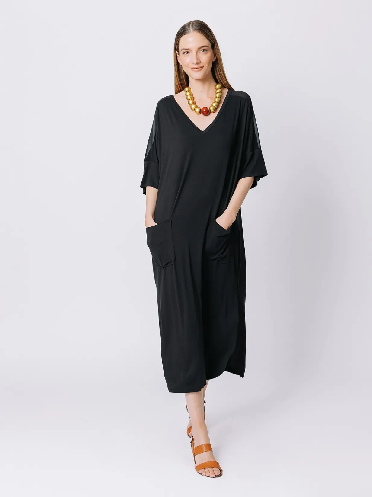 Abito over con inserti di chiffon
