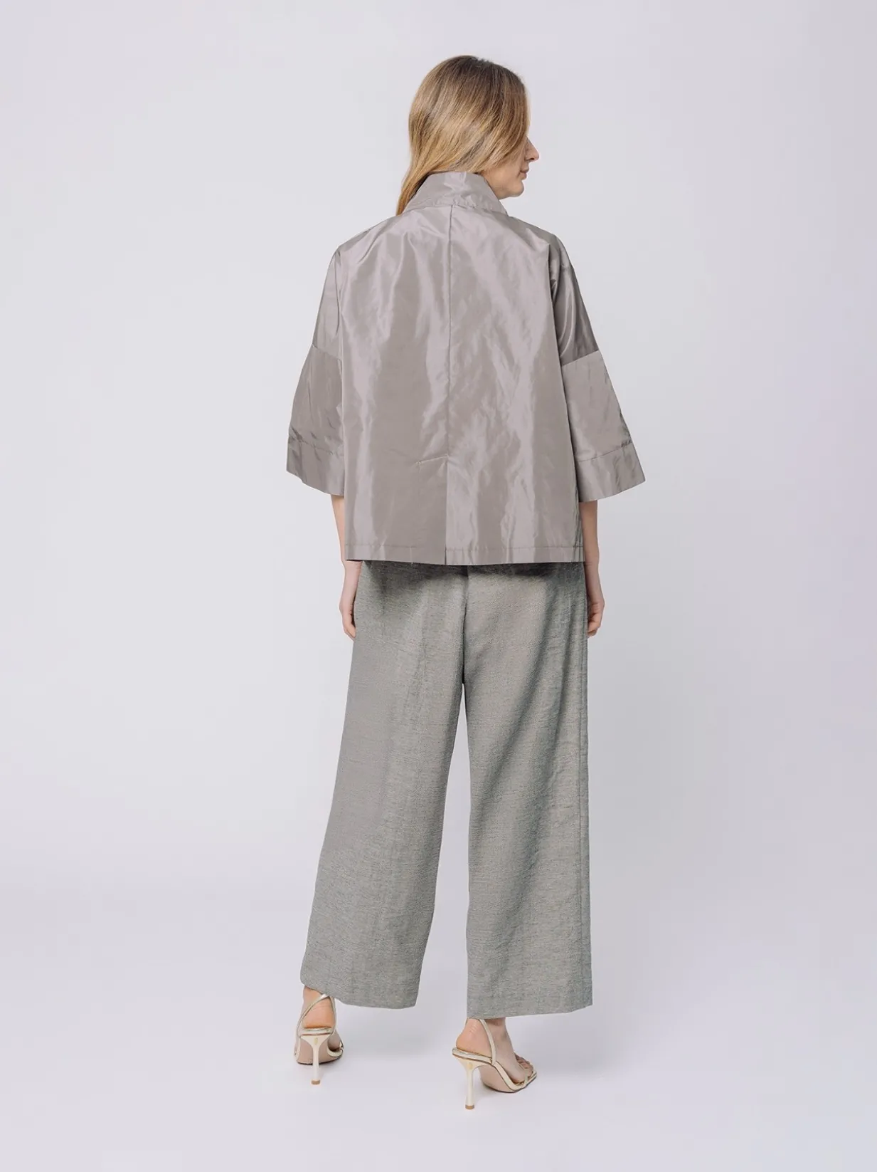 Giacca in tessuto tecnico dal taglio oversize