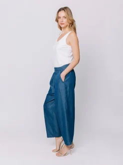 Pantaloni modello gaucho in jeans chambray