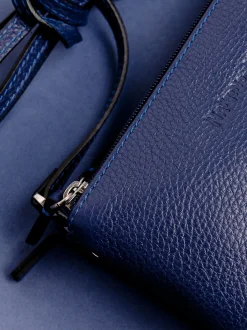 Tracolla in pelle con tre zip